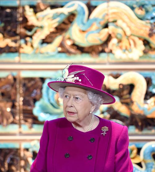 2017年,英国女王参观大英博物馆中国与南亚厅